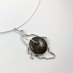 Colgante raiz, realizado en plata con piedra estromatolita