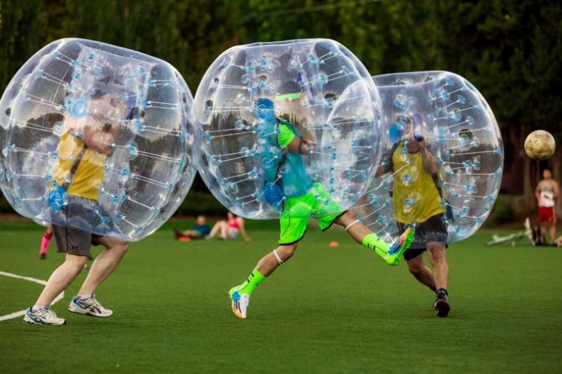 jugar una partida de bubble futbol en Cadiz