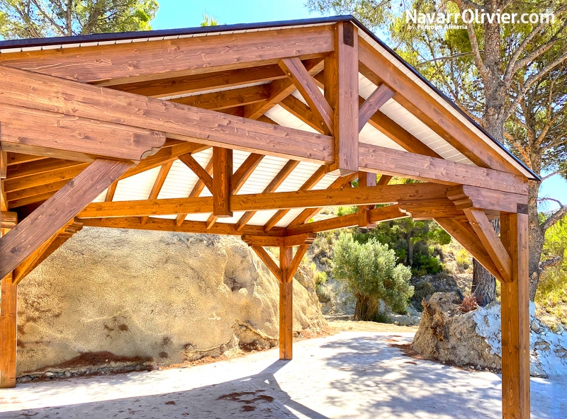 Pérgola de madera para casa rural turística