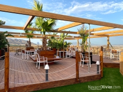 Terraza exterior para restaurante la fbrica. deck en tarima autoclave con estructura de madera para
