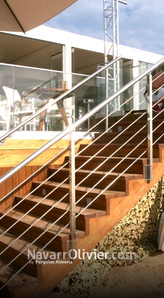 Terraza en madera de iroko para restaurante | beach club EDEN PLAGE