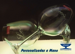 Para grabar copas de vino