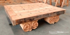 Mesa rstica de madera recuperada con patas de capiteles talla artesana