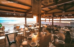 Restaurante de playa desmontable de madera tratada en cadiz