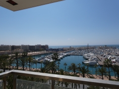 Piso con vistas mar en la explanada de espana en alicante