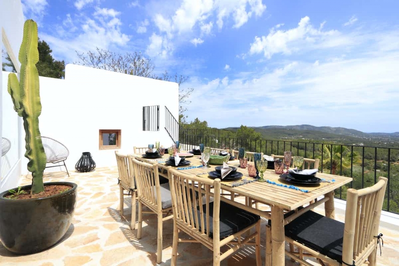 Jardín_ Villa en Santa Gertrudis, Ibiza_ Engel & Völkers Ibiza_Inmobiliaria en Ibiza - Comprar casas