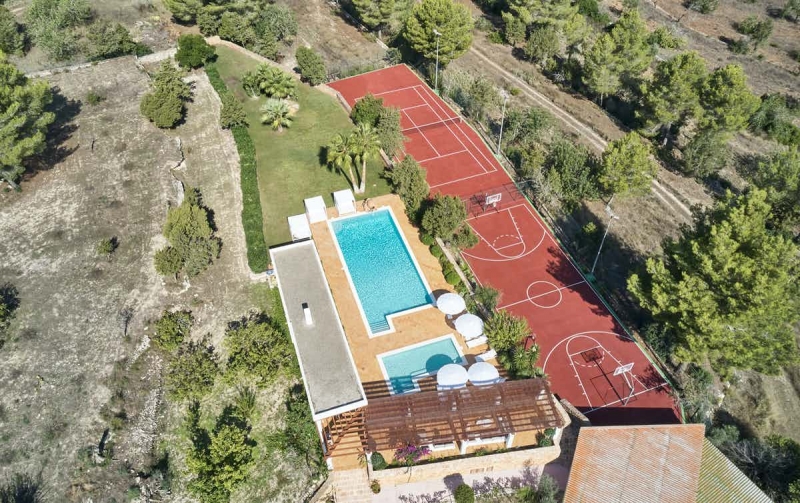 Tennis - Casa en San Rafael, Ibiza - Engel & Völkers Ibiza - Inmobiliaria en Ibiza - Comprar casa