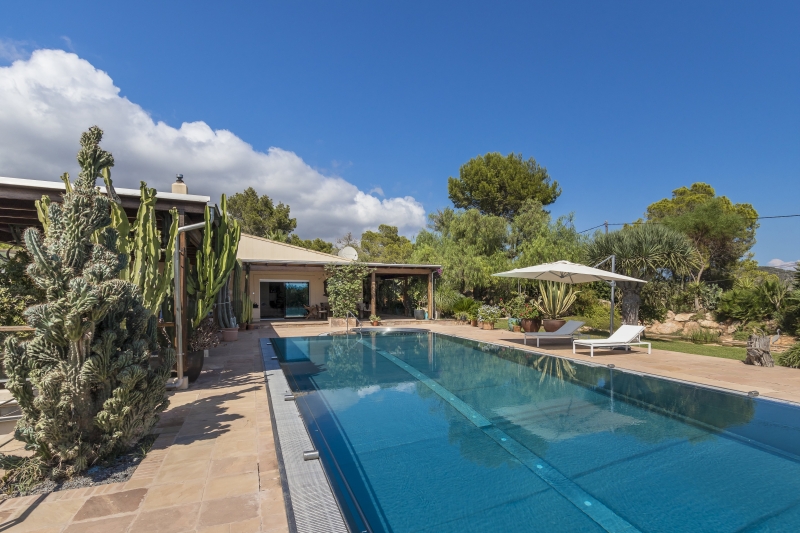 Piscina-Casa en Ibiza Centro-Engel & Völkers Ibiza - Inmobiliaria en Ibiza - Comprar propiedad Ibiza