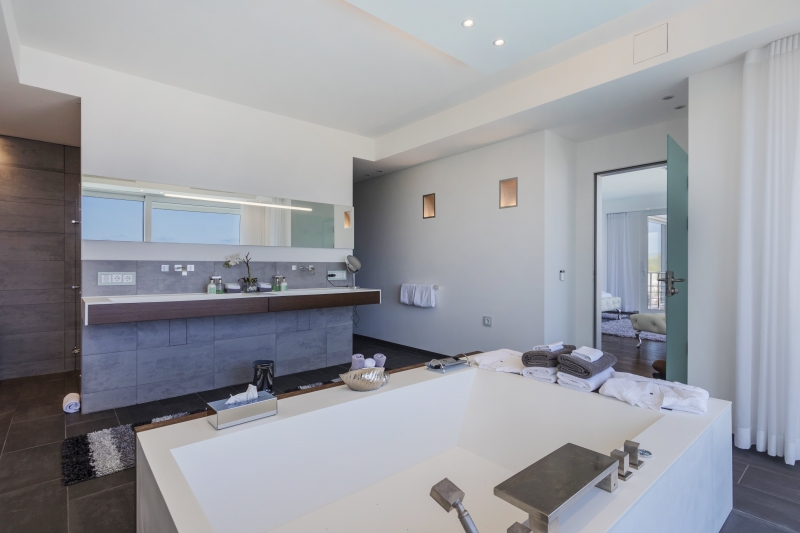 Baño - Villa en Siesta, Santa Eulalia, Ibiza - Engel & Völkers Ibiza - Inmobiliaria en Ibiza	