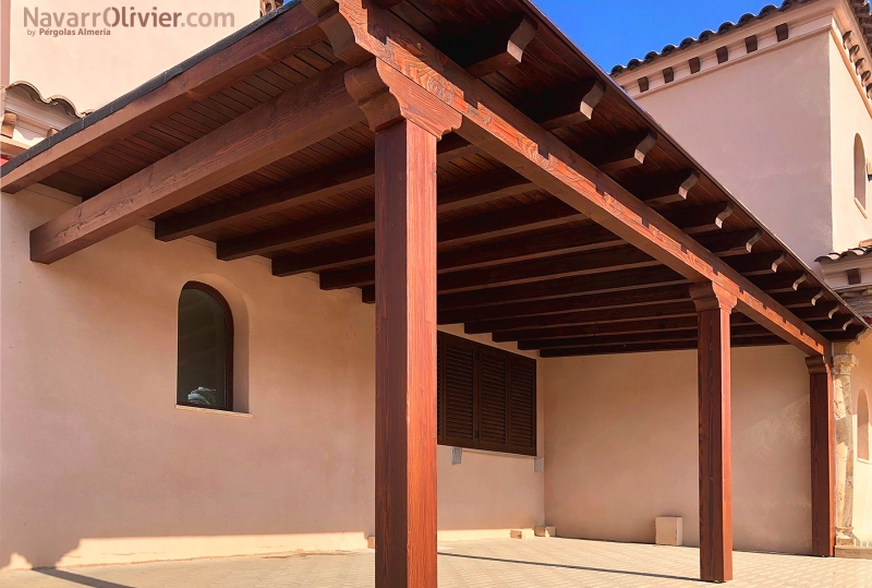 Porche de madera con teja para casa de campo en Sorbas, Almera