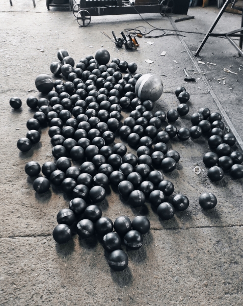 Esferas y bolas de hierro huecas varias medidas.Morales Forja 620153930.