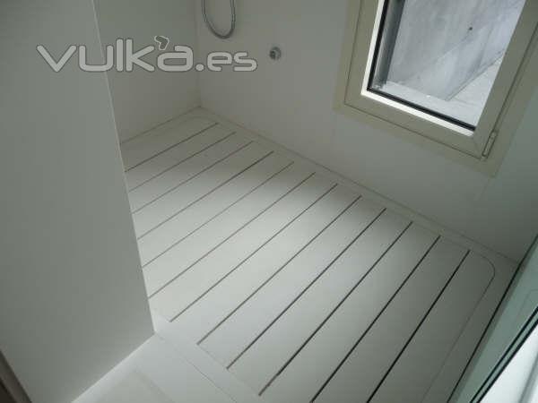 Plato de ducha en SILESTONE BLANCO ZEUS en lamas registrables