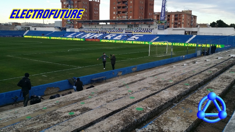 Pantalla perimetral de deportes U Televisiva, especialmente diseñada para campos de futbol.
