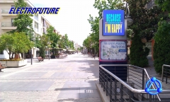 Pantalla publicitaria tipo mupi exterior