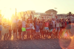 Estudiantes de español en la playa. 