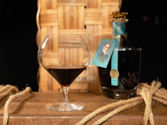 Infante reserva 25 ligero dulzor y suavidad en aromas y bouquet, que le confieren los vinos viejos