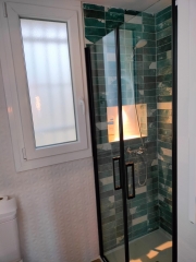 Alicatado interior ducha con detalle de iluminacion