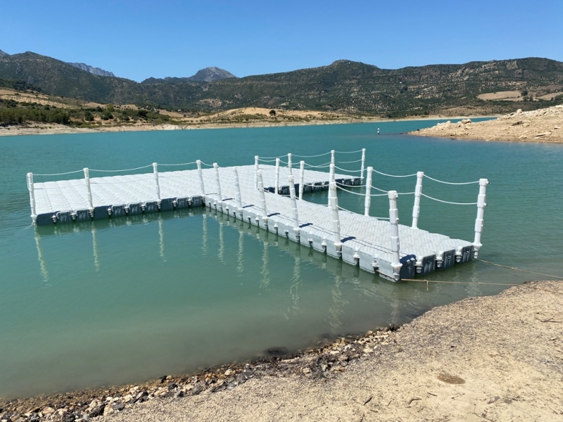 Plataforma en embalse El gastor