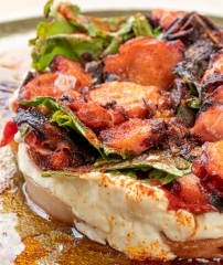 Ensalada templada de pulpo, patata y pimiento, ligeramente picante