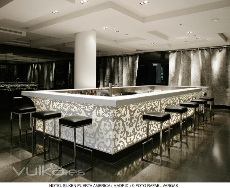 Bar de hotel, diseñado por Marc Newson