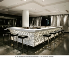 Bar de hotel, disenado por marc newson