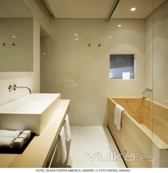 Baño diseñado por Arata Isozaki