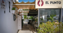 Terraza de el punto restaurante en vejer