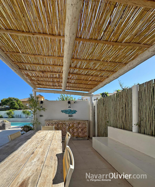Pergola natural para jardin estilo mediterraneo