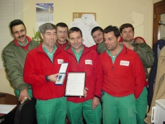 Medalla de international road union (iru) a manuel nunez, conductor veterano