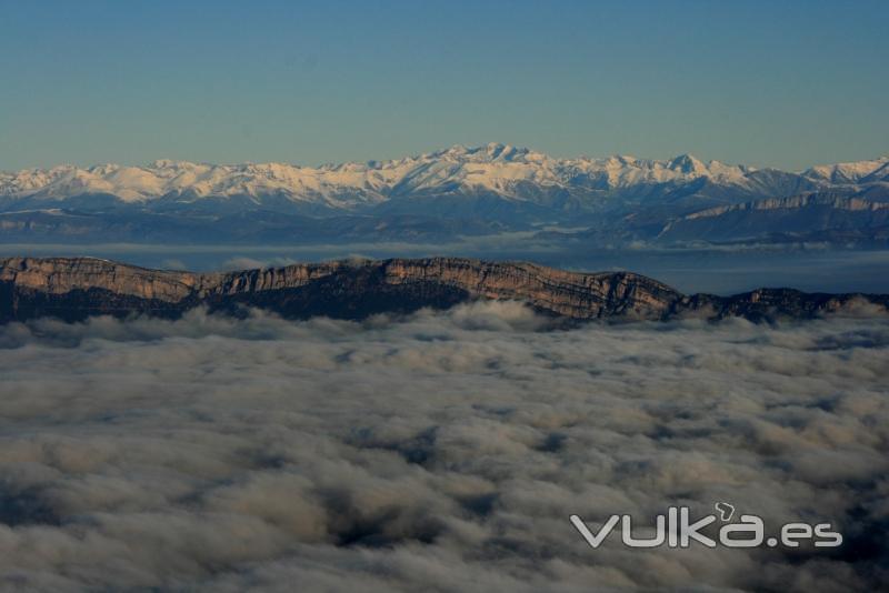 vista panoramica desde el globo, Montsec y Pirineos