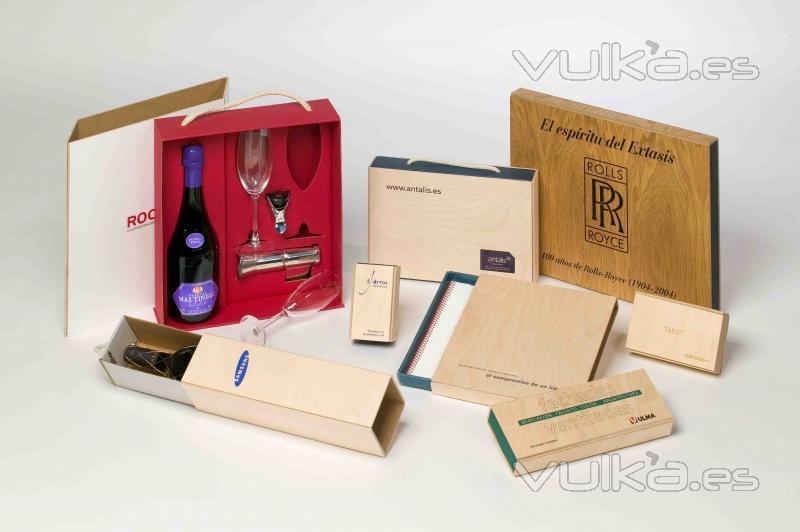 Ejemplos de los envases patentados de madera y cartn Packplek