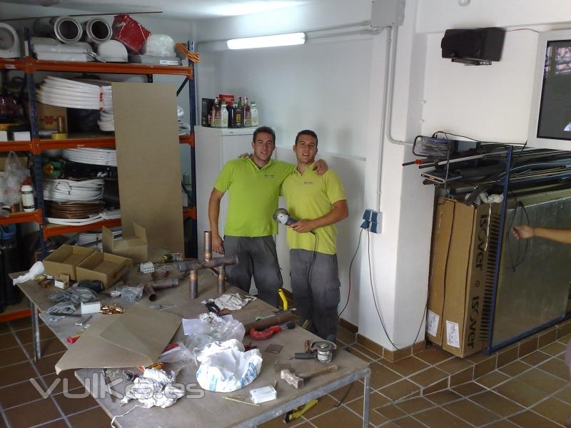 EL TALLER DE TRABAJO Y PARTE DE NUESTRO PERSONAL CUALIFICADO.