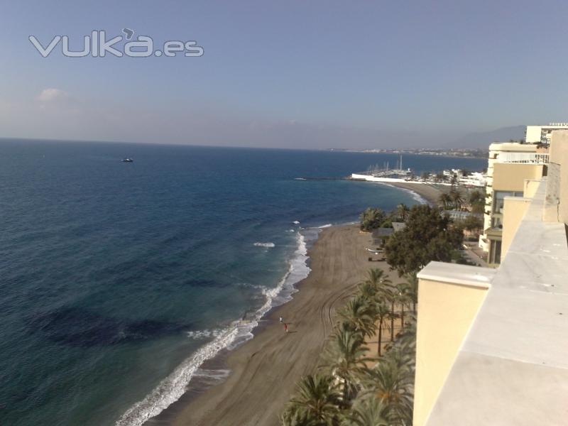 VISTAS DE MARBELLA OESTE. PUERTO DEPORTIVO Y AL FONDO PUERTO BANUS