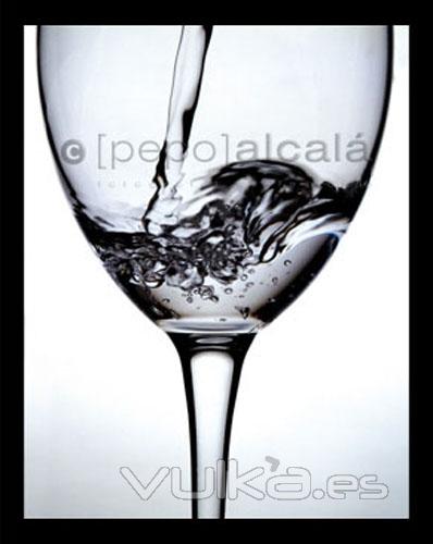 Agua, copa de agua, vaso, cristal, chorro de agua