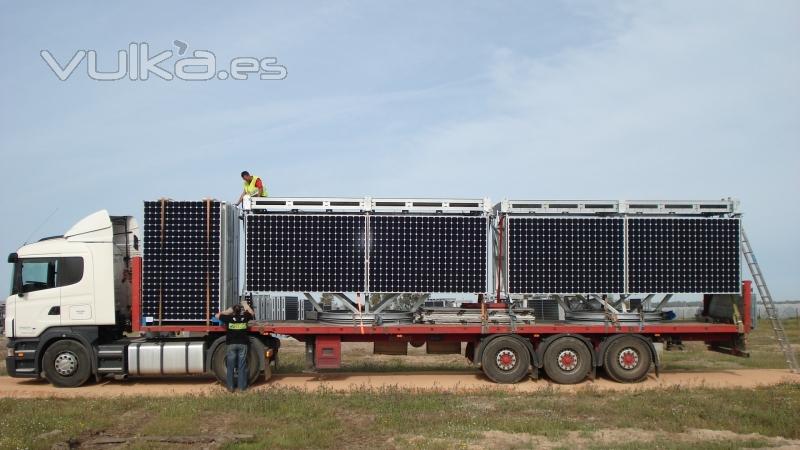 Transporte de dos seguidores fotovoltaicos