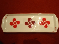 Bandeja ceramica rectangular lauburu rojo