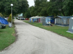 Otra calle del camping