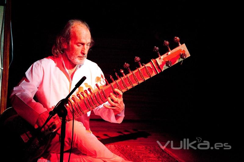 FERNANDO DIEZ Y LA SITAR