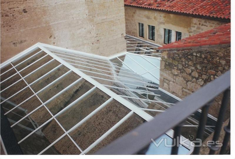 Lucernario con perfileria aluminio Muro Cortina y vidrio Obra Parador Nacional de Ciudad Rodrigo (SALAMANCA)