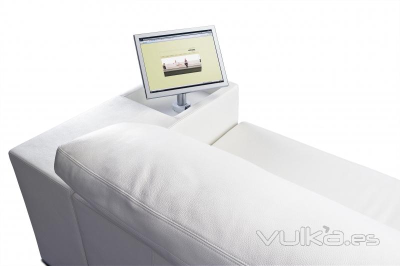 ATHENA: Sofa de lujo con una PC multimedia integrada, un par de pantallas LCD touchsreen que se despliegan en cada ...