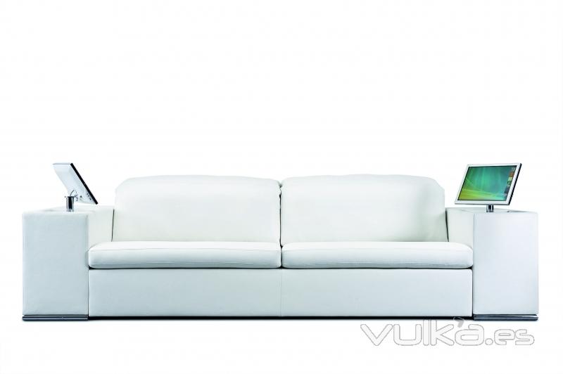 ATHENA: Sofa de lujo con una PC multimedia integrada, un par de pantallas LCD touchsreen que se despliegan en cada ...
