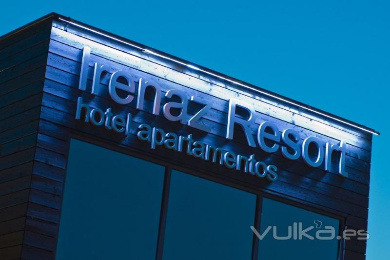 Letras corpreas en acero inoxidable con iluminacin superior mediante Leds.