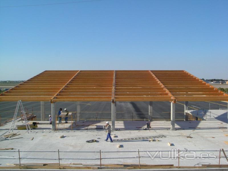 Montaje estructura madera para cubierta Aeropuerto de Albacete