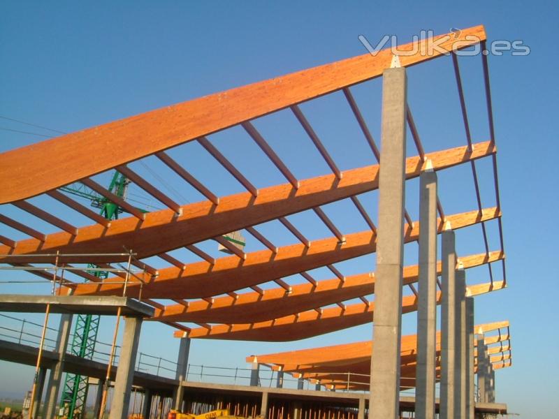 Montaje estructura madera laminada Aeropuerto de Albacete