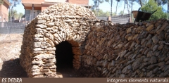 Restauracion y reconstruccion de barraca de piedra en seco siguiendo metodologias tradicionales