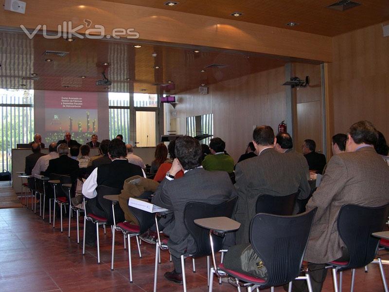 Sala de actos con capacidad para 100 personas