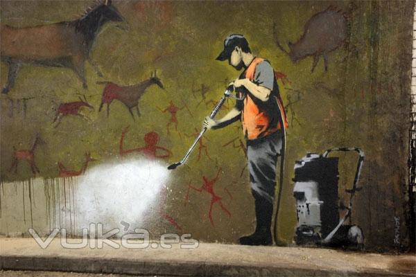 limpiando grafittis