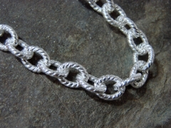 - preciosa cadena de plata macisa italiana en forma de eslabones estriados .  - largo 50 cm.  - ancho 7,5 mm.  - ...