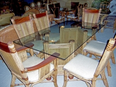 Mesa de saln. exposicin de muebles en orusco