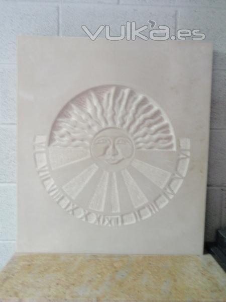 reloj de sol en piedra arenisca